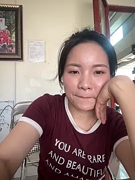 Bee Yellow00 online show from 04/10/26, 08:19