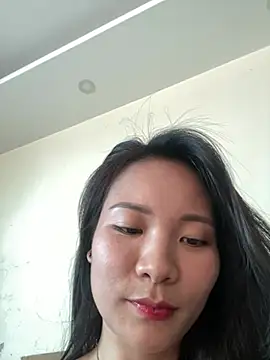 Bee Yellow00 online show from 05/23/26, 02:17