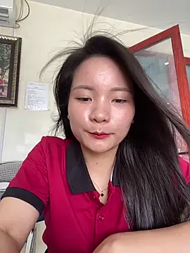 Snapshot of Bee_Yellow00 chatting on 06/15/26, 02:25 Bee Yellow00 online show from 06/15/26, 02:25