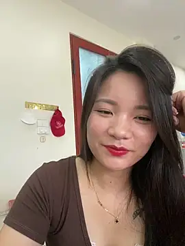 Snapshot of Bee_Yellow00 chatting on 07/01/26, 04:25 Bee Yellow00 online show from 07/01/26, 04:25