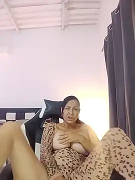 EmperatrizMilf online show from 01/06/26, 10:41