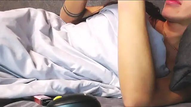 velvetveyraX online show from 04/10/26, 05:17