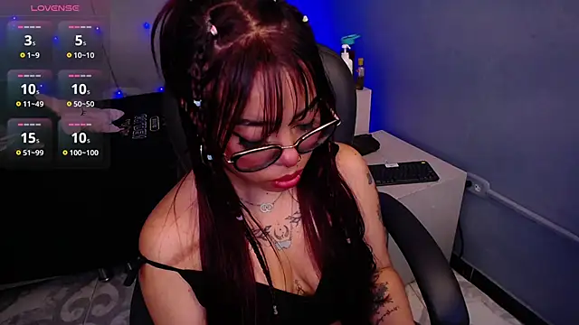 Snapshot of LittleNathy_ chatting on 11/01/25, 11:45 LittleNathy online show from 11/01/25, 11:45