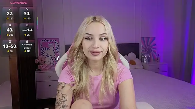 Snapshot of LanaYoung18 chatting on 11/12/25, 03:18 LanaYoung18 online show from 11/12/25, 03:18