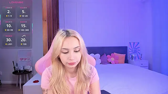 Snapshot of LanaYoung18 chatting on 12/02/25, 04:29 LanaYoung18 online show from 12/02/25, 04:29