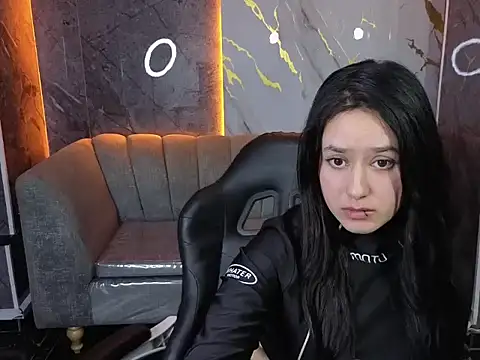 Snapshot of Aleja05_b chatting on 10/23/25, 08:18 Aleja05 b online show from 10/23/25, 08:18