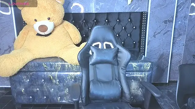 Aleja05 b online show from 12/21/25, 08:16