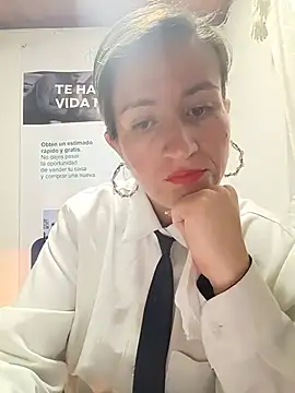 Snapshot of Valentina--1 chatting on 06/04/26, 10:21 Valentina--1 online show from 06/04/26, 10:21
