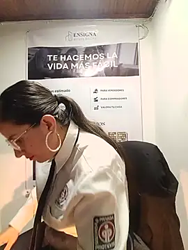 Snapshot of Valentina--1 chatting on 06/18/26, 10:09 Valentina--1 online show from 06/18/26, 10:09