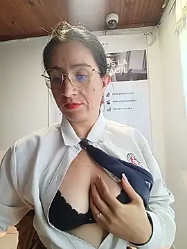 Snapshot of Valentina--1 chatting on 06/27/26, 12:22 Valentina--1 online show from 06/27/26, 12:22