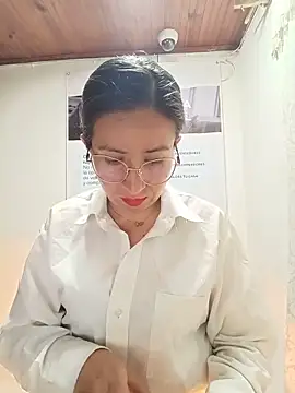 Snapshot of Valentina--1 chatting on 06/29/26, 10:15 Valentina--1 online show from 06/29/26, 10:15