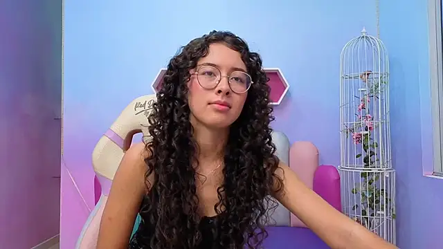 Snapshot of Sasha-Monroe chatting on 10/25/25, 04:09 Sasha-Monroe online show from 10/25/25, 04:09