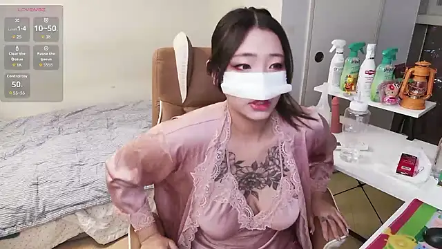 Snapshot of Milk_Sola chatting on 11/18/25, 01:15 Milk Sola online show from 11/18/25, 01:15