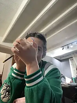 Kloe Novoa online show from 11/18/25, 02:21