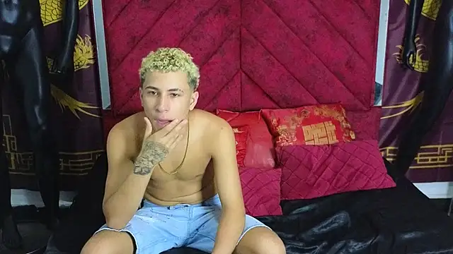 Snapshot of Horny_Duo0 chatting on 10/28/25, 03:43 Horny Duo0 online show from 10/28/25, 03:43