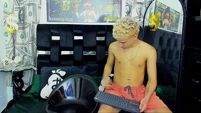 Snapshot of Horny_Duo0 chatting on 11/16/25, 03:23 Horny Duo0 online show from 11/16/25, 03:23