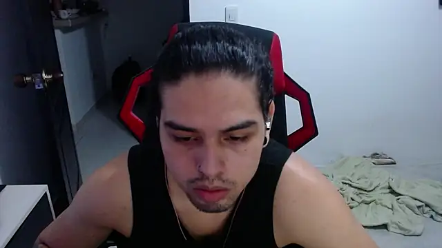 Snapshot of LiamRidesr chatting on 11/29/25, 12:13 LiamRidesr online show from 11/29/25, 12:13