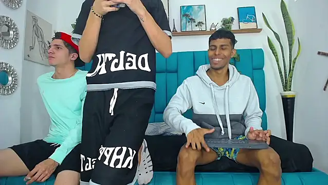 Snapshot of Hot_Boys_Latinos_X chatting on 11/08/25, 10:08 Hot Boys Latinos X online show from 11/08/25, 10:08