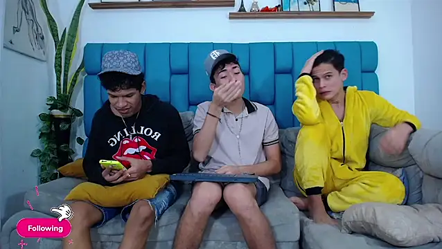 Hot Boys Latinos X online show from 03/27/26, 04:07