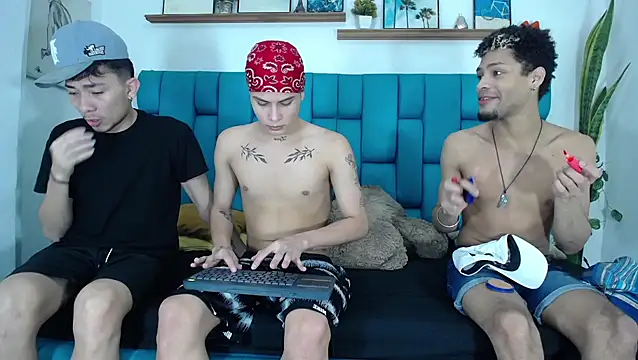 Hot Boys Latinos X online show from 04/16/26, 05:03