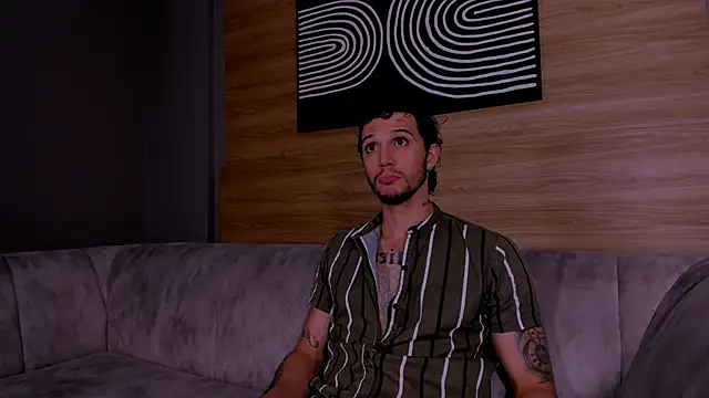 Snapshot of tonny__08 chatting on 11/20/25, 01:33 tonny 08 online show from 11/20/25, 01:33