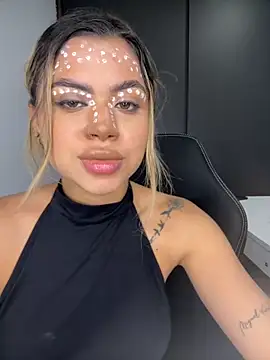 Snapshot of Alanna-foxx chatting on 11/01/25, 12:34 Alanna-foxx online show from 11/01/25, 12:34