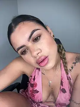 Snapshot of Alanna-foxx chatting on 11/11/25, 11:16 Alanna-foxx online show from 11/11/25, 11:16