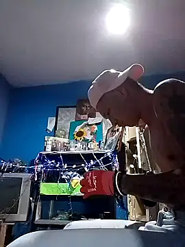 Snapshot of Ojitosbrrr chatting on 11/18/25, 09:03 Ojitosbrrr online show from 11/18/25, 09:03