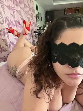 Snapshot of amellita-33 chatting on 11/13/25, 03:27 amellita-33 online show from 11/13/25, 03:27