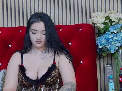 LaraBloom online show from 11/21/25, 07:45