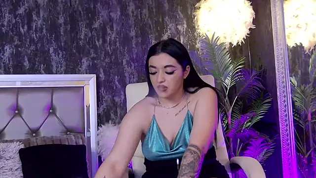 LaraBloom online show from 01/15/26, 08:34