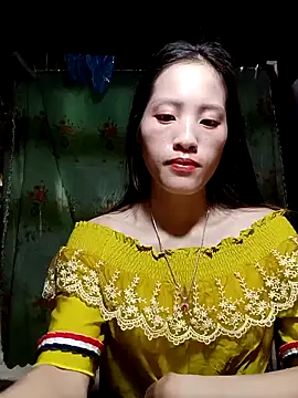 Snapshot of ezabel- chatting on 10/25/25, 01:57 ezabel- online show from 10/25/25, 01:57