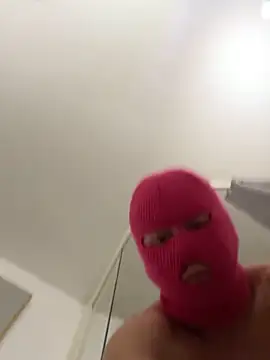 Snapshot of grossebite12335 chatting on 12/18/25, 10:43 grossebite12335 online show from 12/18/25, 10:43