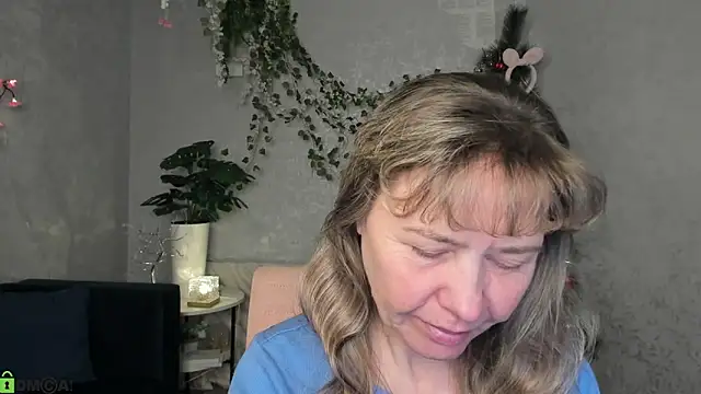 Carla Vogue online show from 12/14/25, 02:50