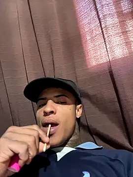 Snapshot of Guilps chatting on 10/24/25, 01:40 Guilps online show from 10/24/25, 01:40