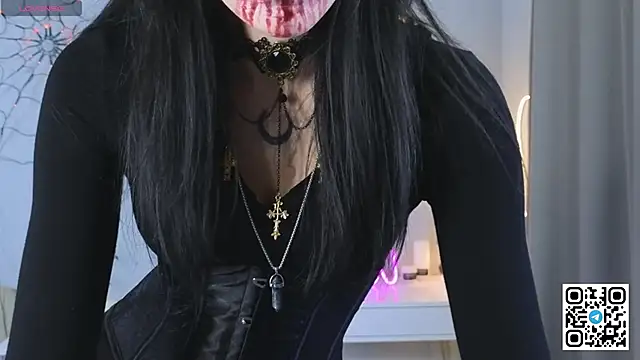  amy luna  online show from 10/31/25, 08:26