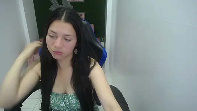 Snapshot of velvetvixen_t chatting on 11/01/25, 01:46 velvetvixen t online show from 11/01/25, 01:46