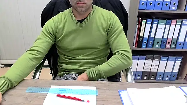 Snapshot of Evasionee chatting on 11/25/25, 08:25 Evasionee online show from 11/25/25, 08:25