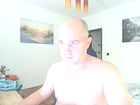 Snapshot of HunMike chatting on 11/25/25, 09:37 HunMike online show from 11/25/25, 09:37