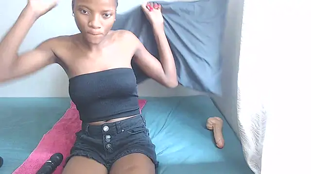 Snapshot of EbonyTinyX chatting on 11/27/25, 12:18 EbonyTinyX online show from 11/27/25, 12:18