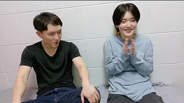 Snapshot of NORA_NEKO_2_2 chatting on 11/15/25, 10:45 NORA NEKO 2 2 online show from 11/15/25, 10:45