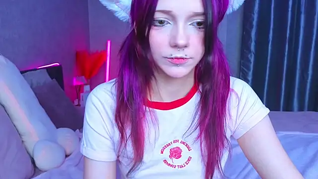 Snapshot of KittieHeart chatting on 10/26/25, 06:36 KittieHeart online show from 10/26/25, 06:36