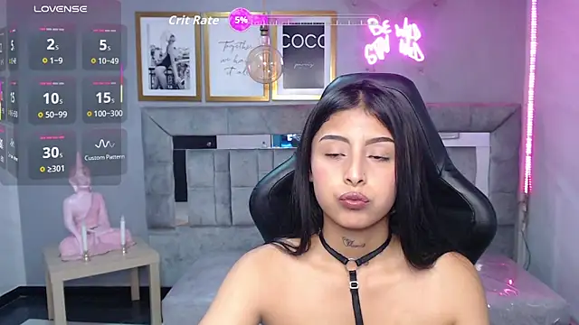 Snapshot of Cute_Martina_v chatting on 10/27/25, 08:13 Cute Martina v online show from 10/27/25, 08:13