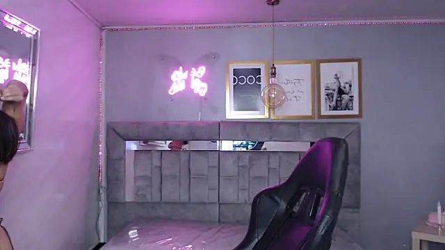 Snapshot of Cute_Martina_v chatting on 11/24/25, 08:08 Cute Martina v online show from 11/24/25, 08:08