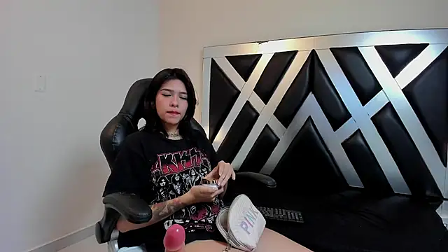 CloePerson online show from 11/28/25, 11:57