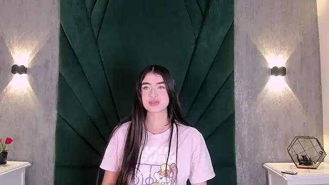 EmiliClarke online show from 04/06/26, 11:33