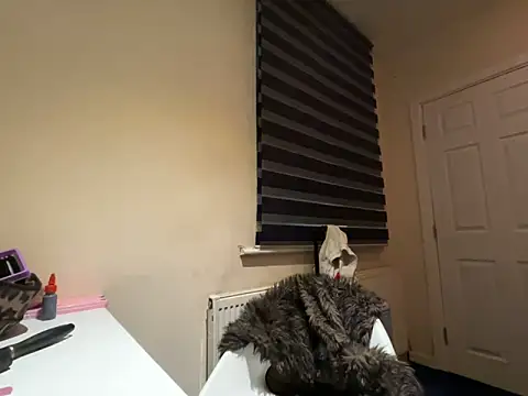 rosie-hipstergal online show from 02/20/26, 08:42