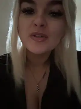 rosie-hipstergal online show from 02/21/26, 03:35