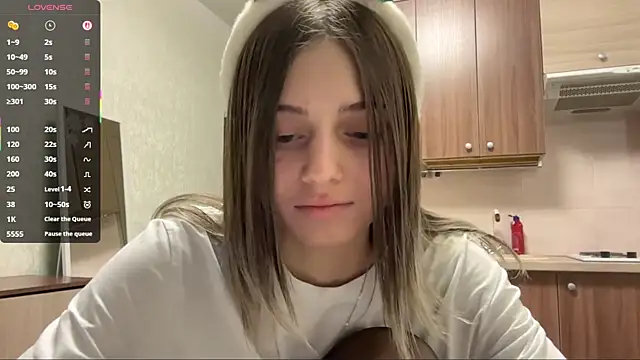 AidaGloshen online show from 12/18/25, 04:13