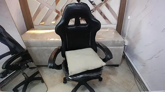 Little cherry b online show from 12/04/25, 08:06